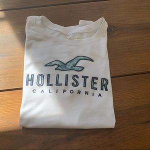 Girls size small soft thick Hollister t shirt!